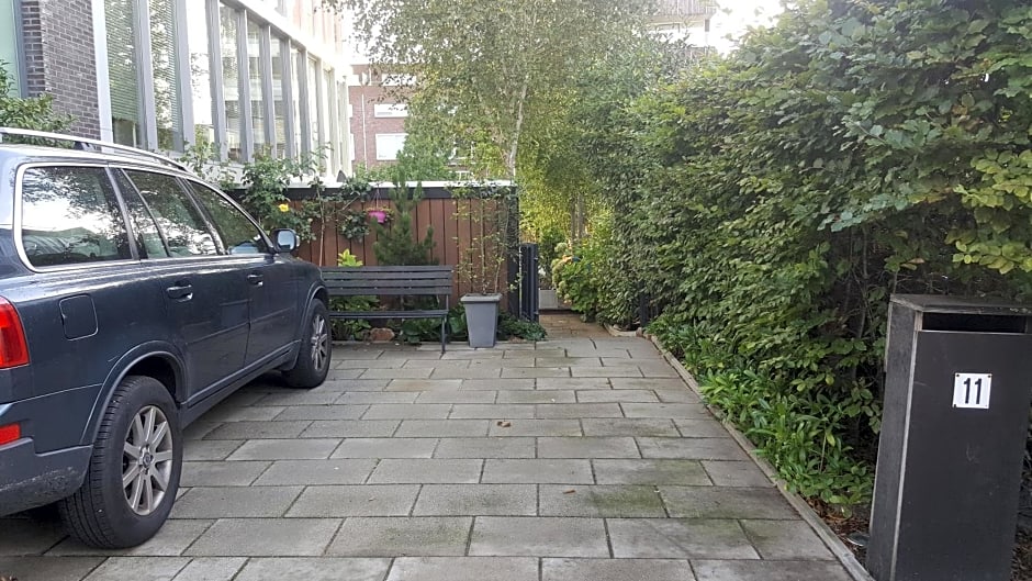 GREAT CANAL STUDIO - AC, Water view & Free parking