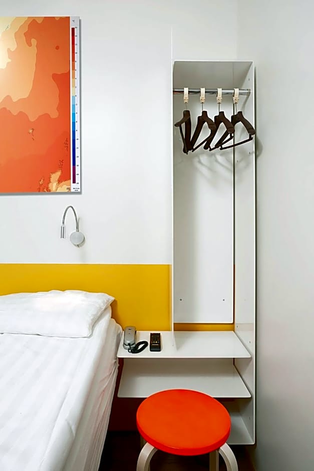 Hotel Cabin