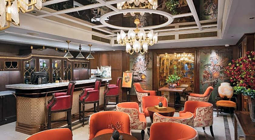 Peridot Gallery Classic Hotel