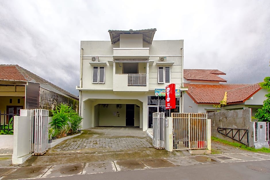 OYO 3083 D Kost 3 Syariah