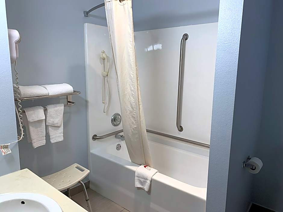 Super 8 by Wyndham Eau Claire I-94