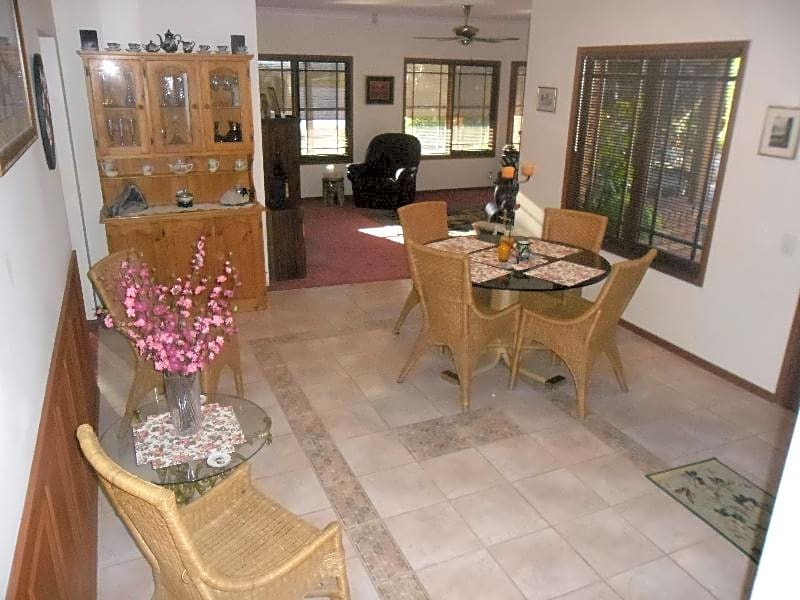 La Lagoon Bed and Breakfast