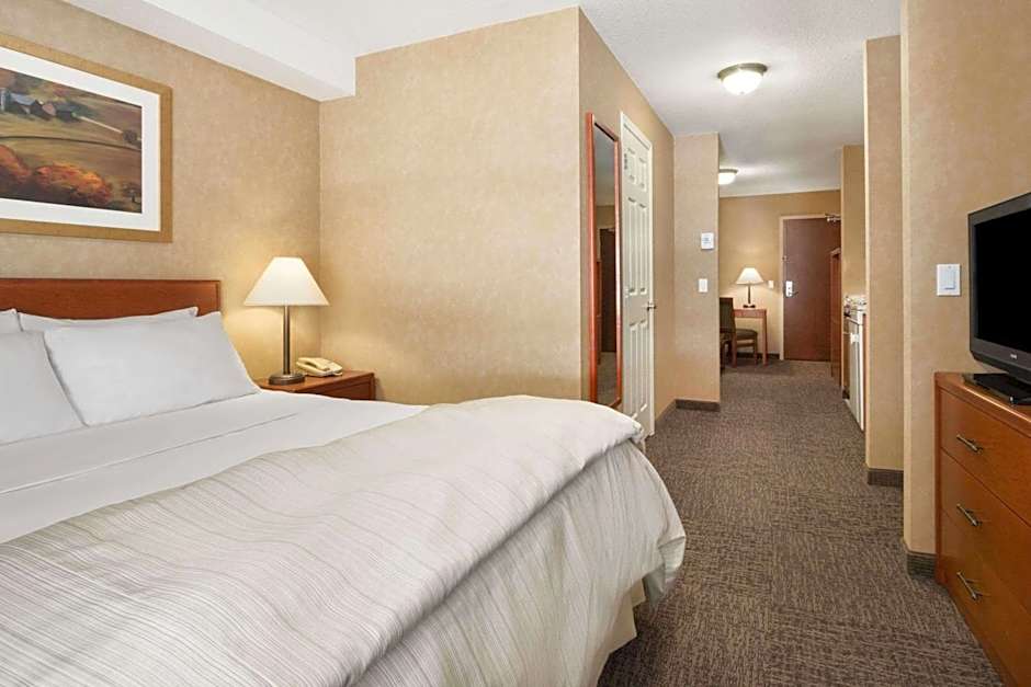 Days Inn & Suites by Wyndham Cochrane