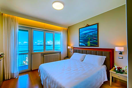 Deluxe Double Room with Lake View