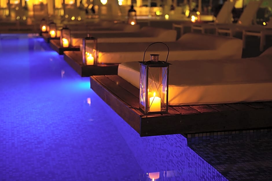 Melpo Antia Luxury Apartments & Suites