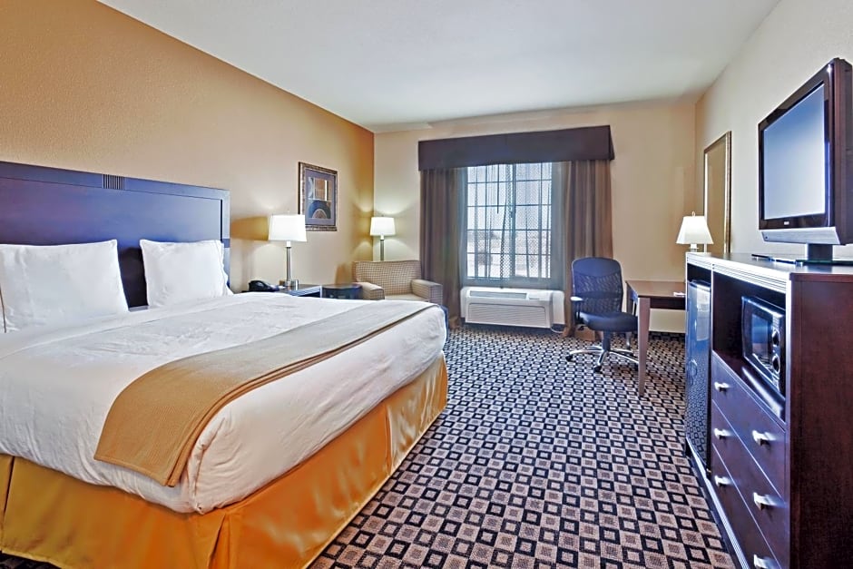 Holiday Inn Express & Suites Clovis By IHG