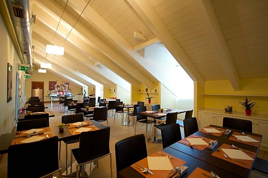 Best Western Crystal Palace Hotel