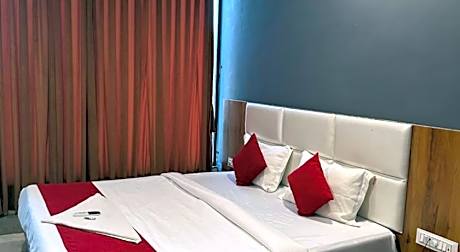 OYO Flagship 807009 Hotel Dumas Rooms & Restaurant