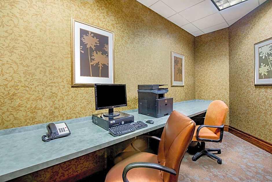 La Quinta Inn & Suites by Wyndham Edgewood / Aberdeen-South