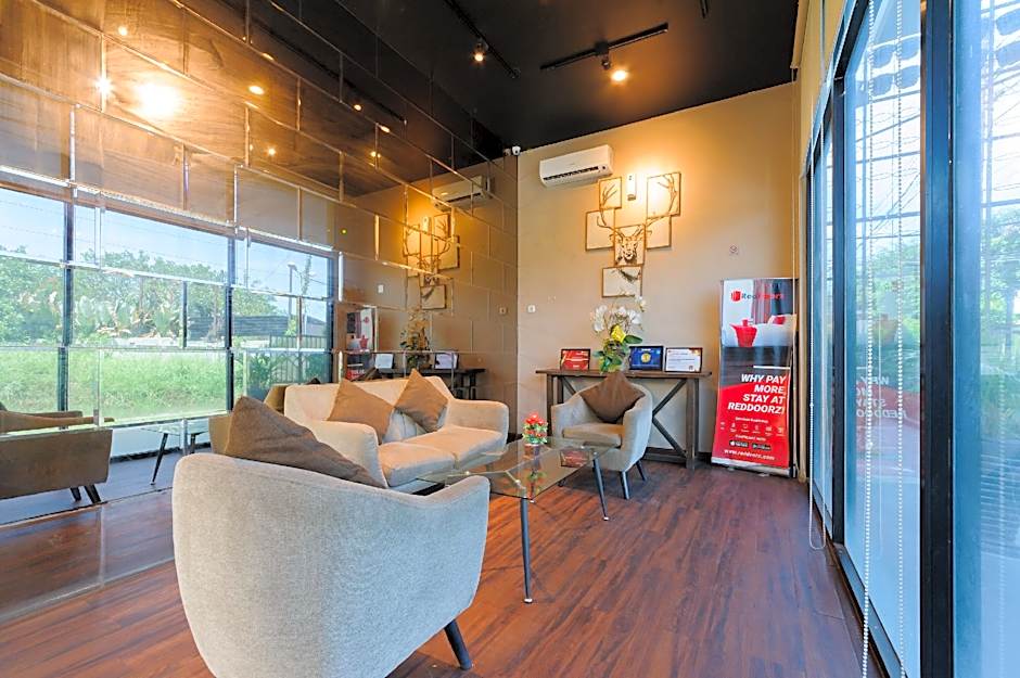 RedDoorz Plus near Universitas Sumatera Utara