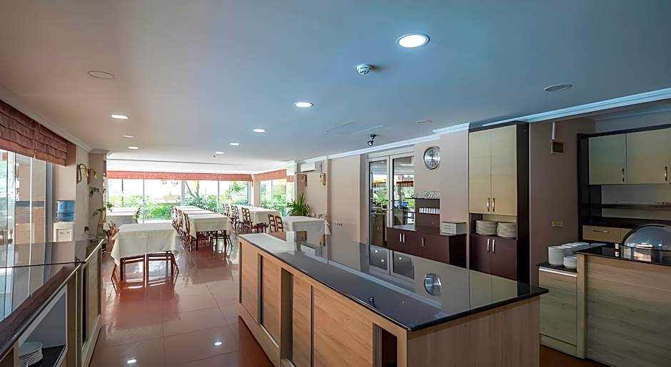 Lara Dinc Hotel