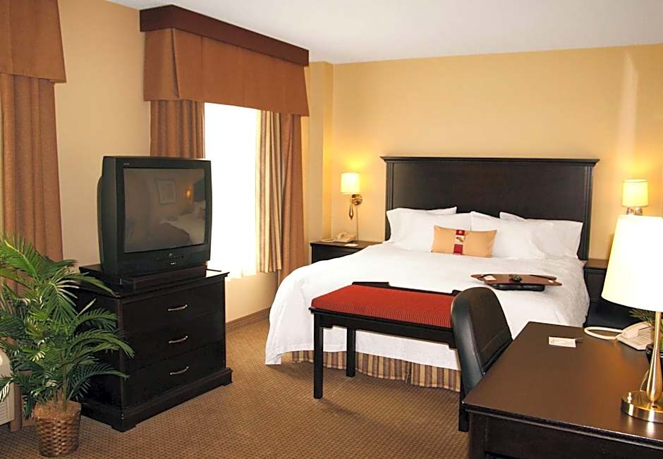 Hampton Inn By Hilton & Suites Laval Quebec Canada