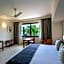 Sea Cliff Court Hotel & Luxury Apartments