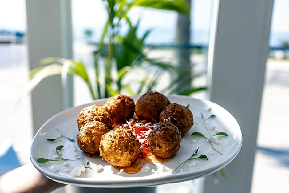 Pearl SeaBreeze Suites