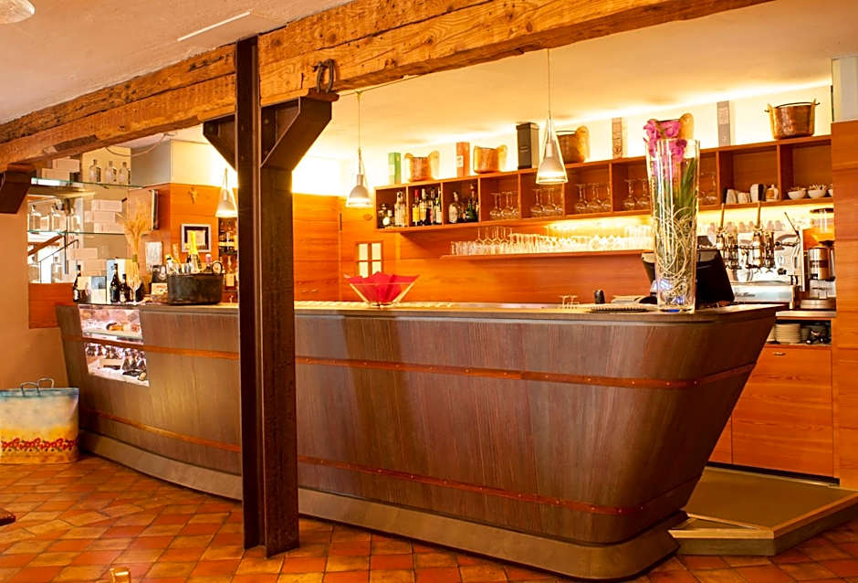 Elliot Osteria e dormire in collina