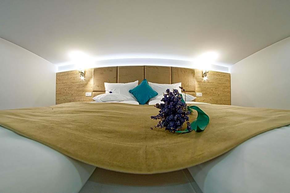 AQUARIUS BOUTIQUE HOTEL