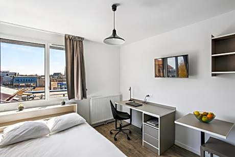 Studio (Double Bed)