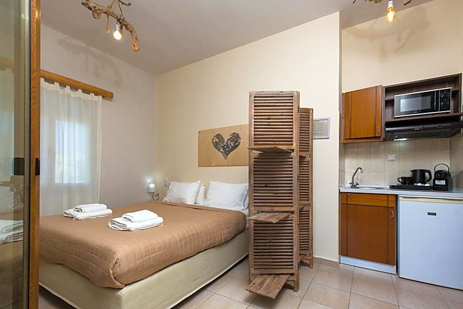 Arodamos Studios & Apts