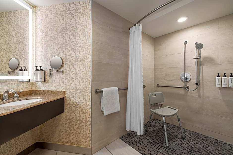 Crowne Plaza Edison By IHG