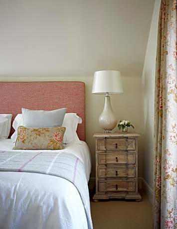 Deluxe Three-Bedroom Cottage