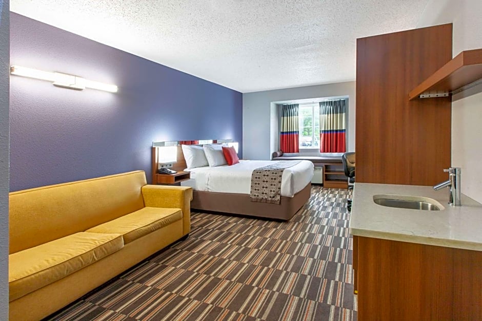 Microtel Inn & Suites by Wyndham Pittsburgh Airport