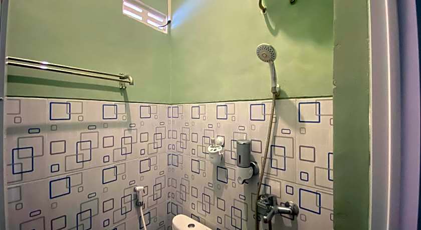 Duta Elite Kostel Syariah near RSUD Caruban Mitra RedDoorz