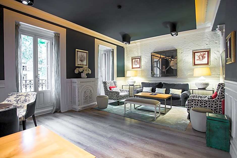 Petit Palace Lealtad Plaza