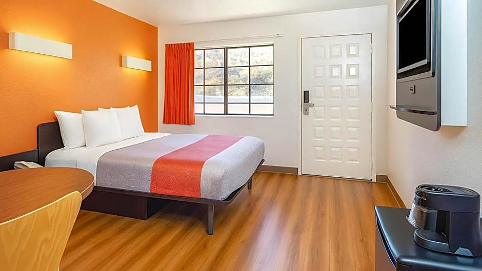 Motel 6-Carlsbad, CA Beach