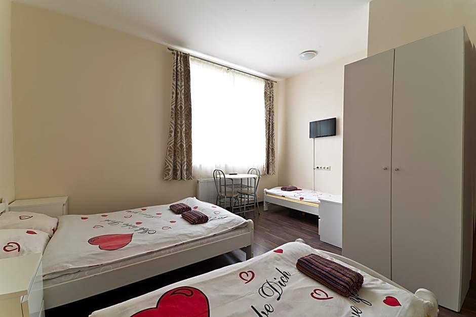 Happy Hotel