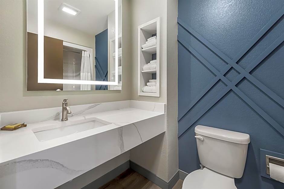 Best Western Plus Revere Inn & Suites