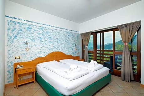 1 Double Bed or 2 Beds, Balcony