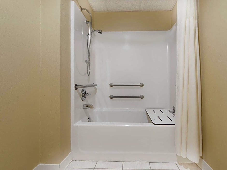 Days Inn Ottumwa – Ottumwa, IA