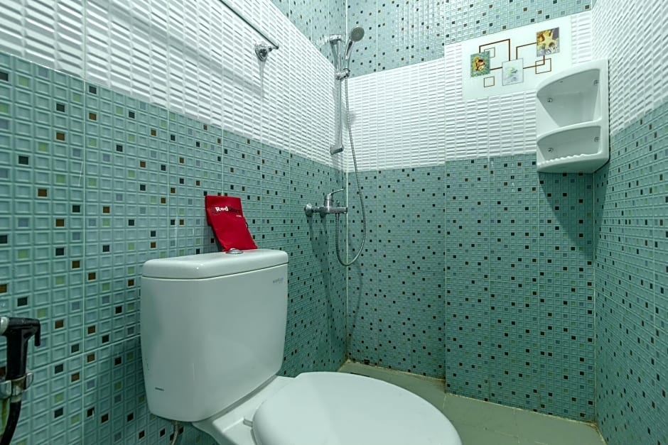 RedDoorz Plus @ Cipete Damai