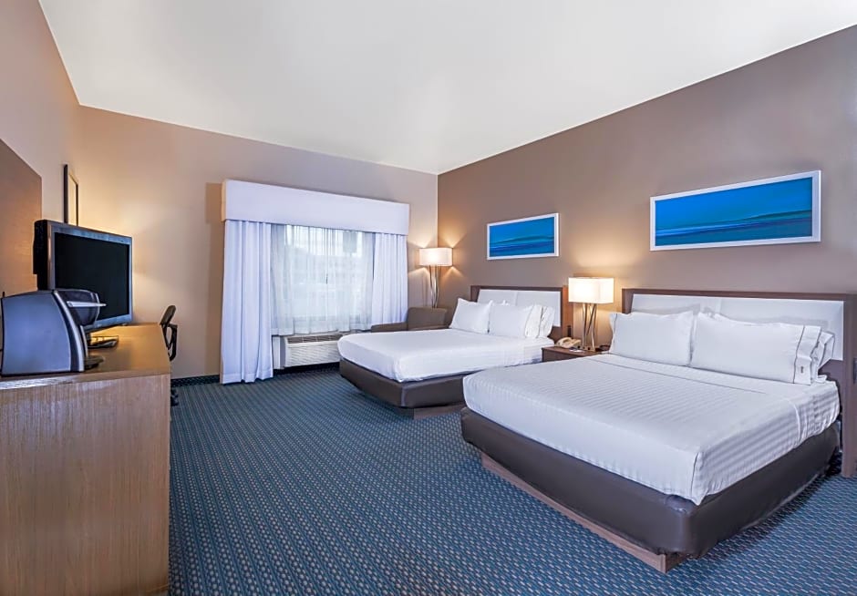 Holiday Inn Express & Suites Pharr