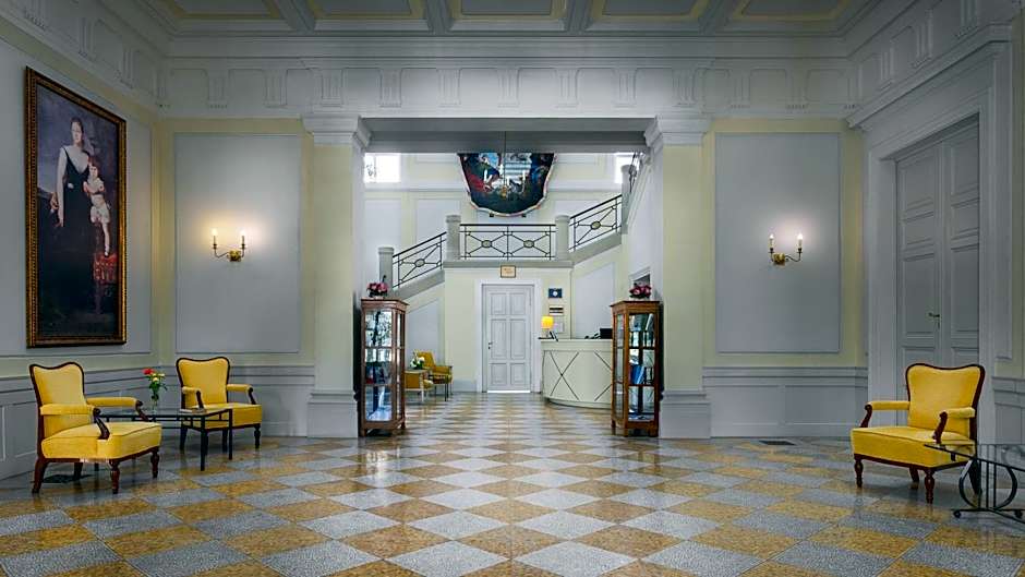 Károlyi Kastély Hotel & Restaurant