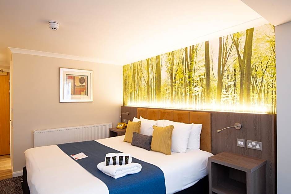 Burleigh Court Hotel and Leisure