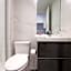 Studio Palms Steps from JeanTalon Market Full Bath by Den Stays