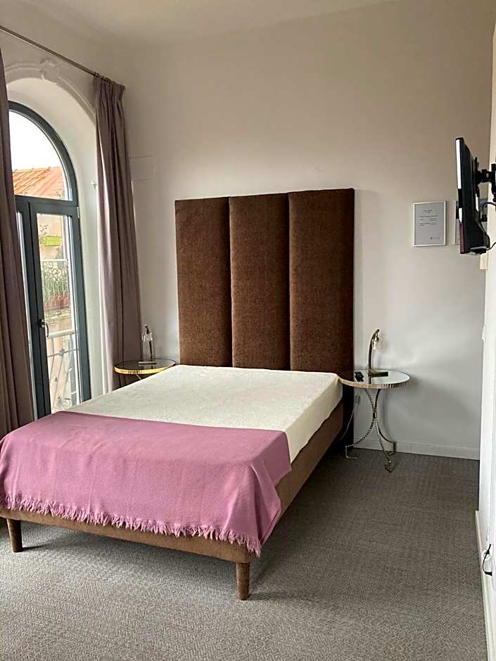 Day Off Suite&Hostel