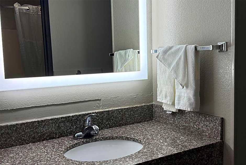 Super 8 by Wyndham Evansville East