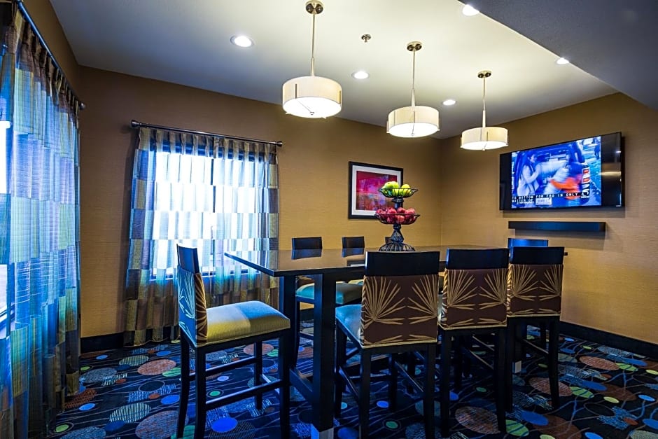 Holiday Inn Express Hotel & Suites Edmond