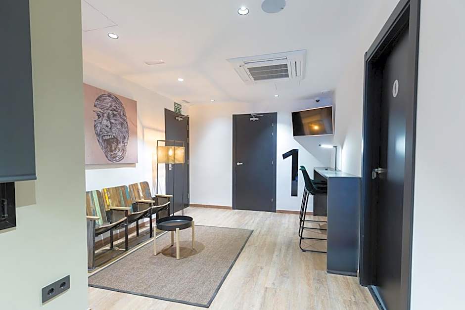 Airhostel Barcelona Airport 24h