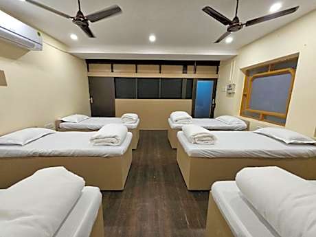 Bed in 6-Bed Mixed Dormitory Room