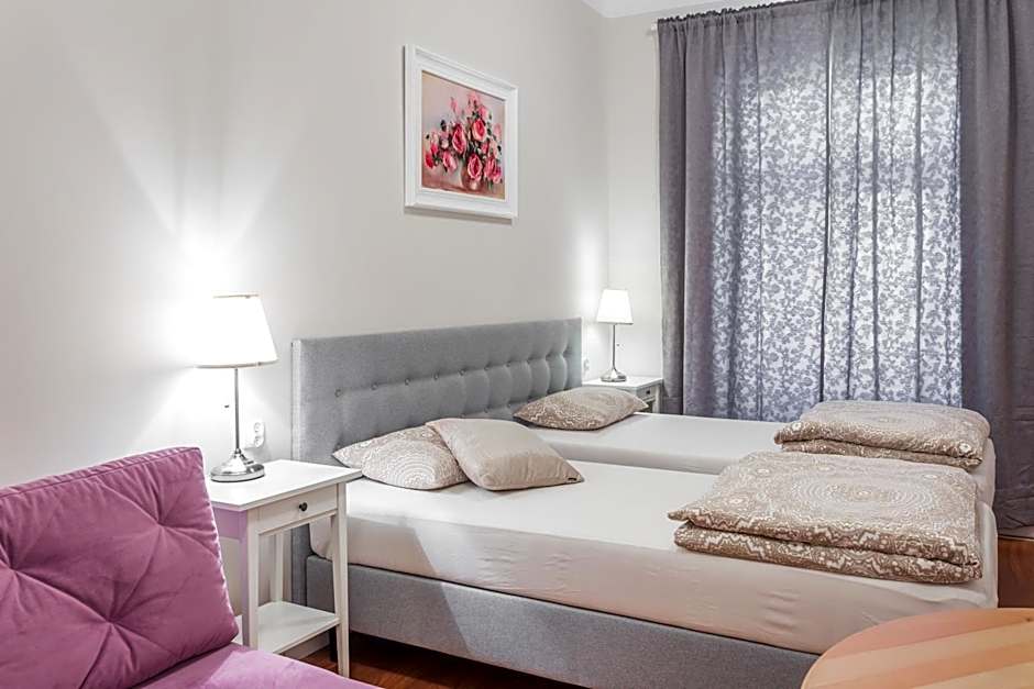 Babel Hostel, Dworzec PKP, Rynek