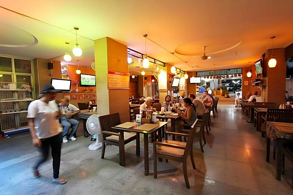 18 coins budget hotel