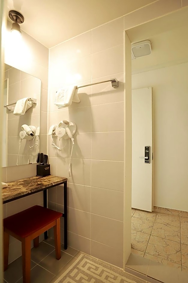 Stay RomanticTrip_Hostel