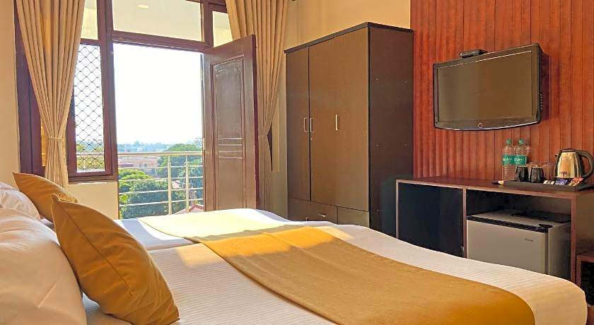 Hotel Nirvana Palace Near Parmarth Niketan