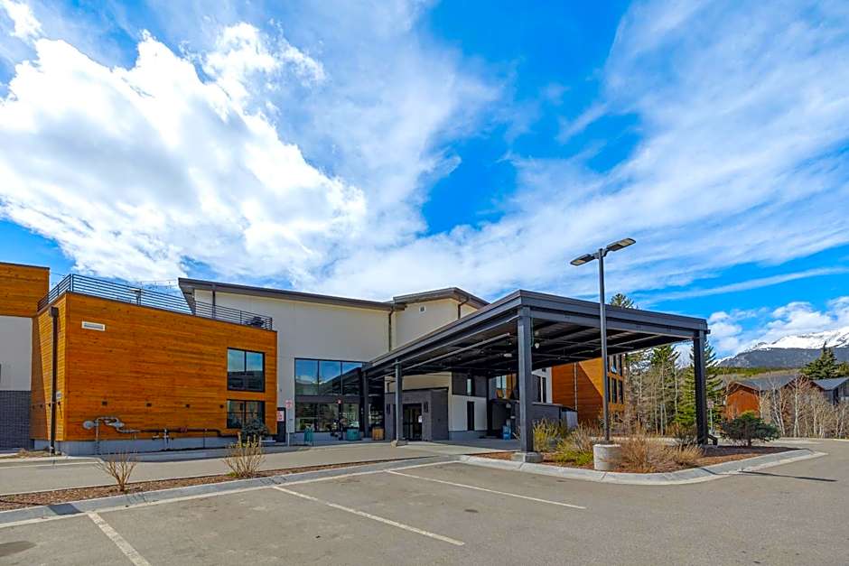 The Block Hotel & Commons