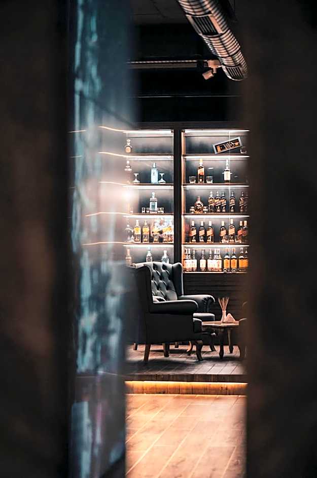 Novel Centre Point Hotel