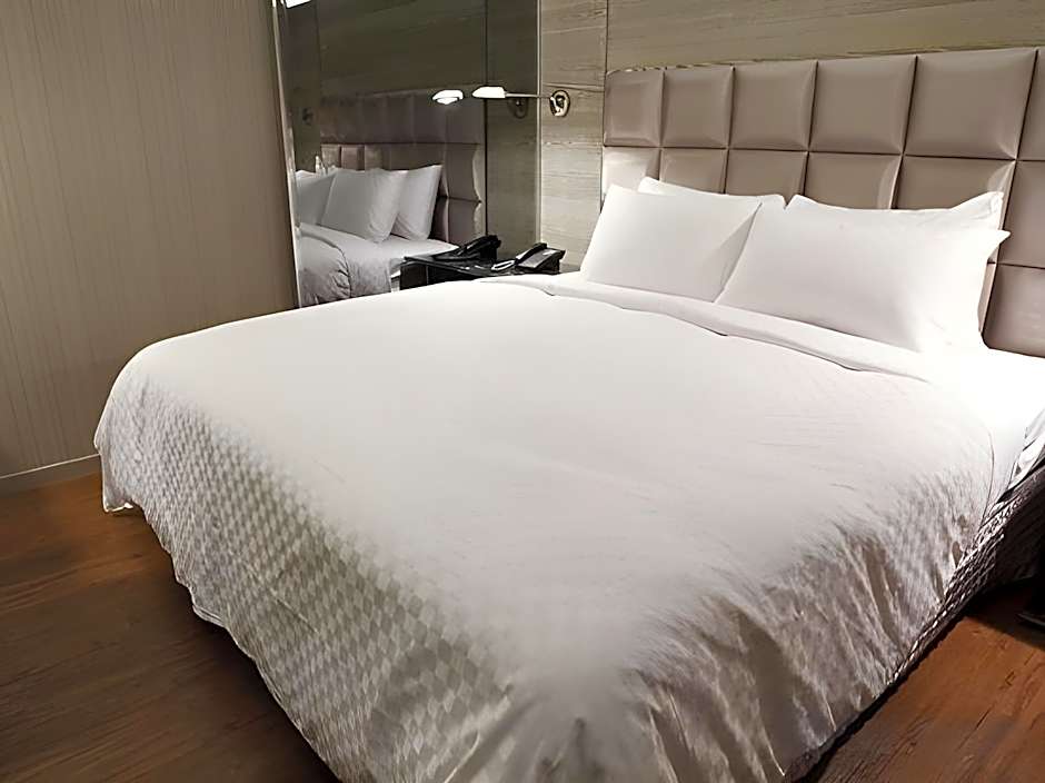 Royal Group Hotel Ho Yi Branch