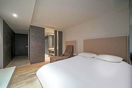 Standard Double Room with City View